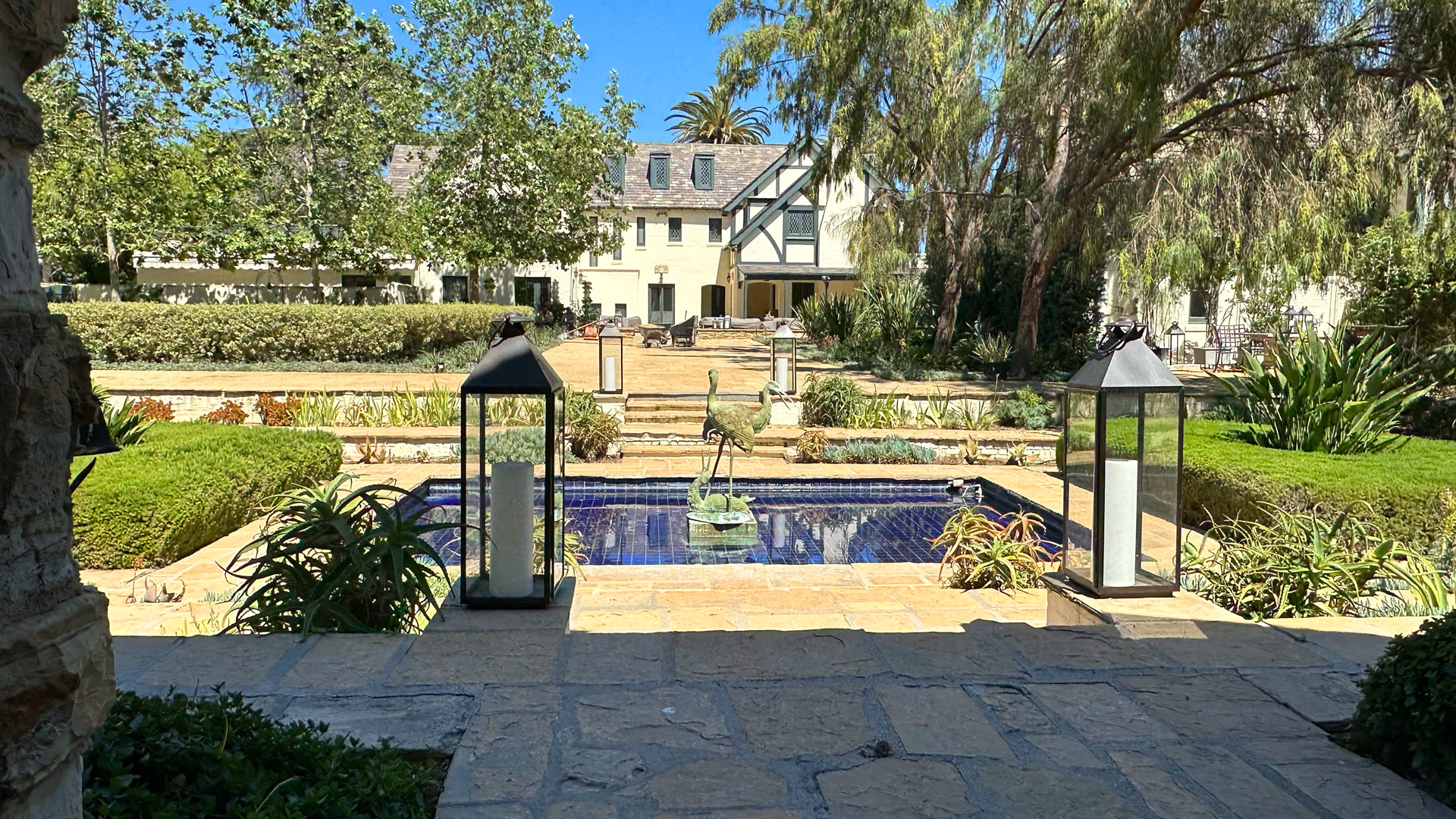 Geyy House (backyard)